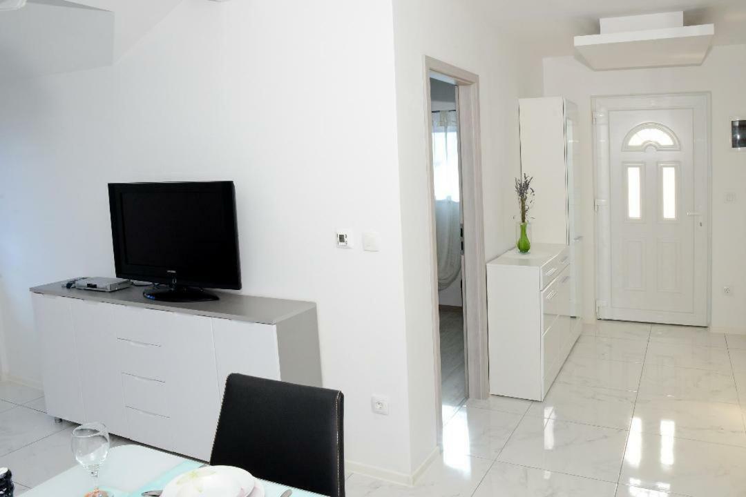 Jovici  Apartment Olive מראה חיצוני תמונה