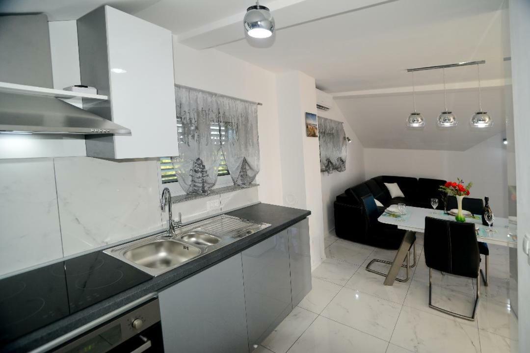 Jovici  Apartment Olive מראה חיצוני תמונה