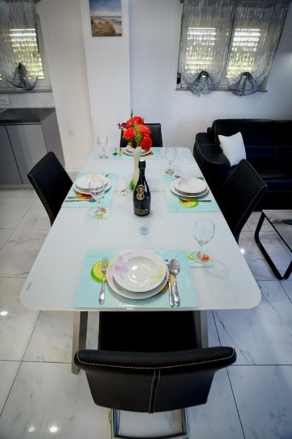 Jovici  Apartment Olive מראה חיצוני תמונה